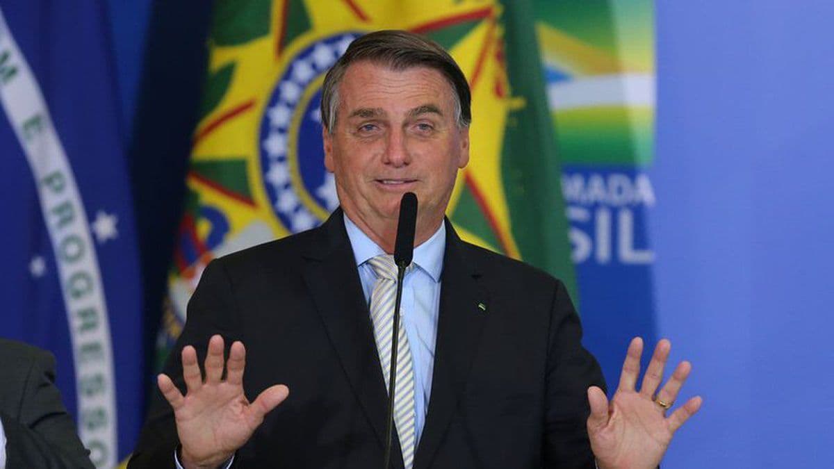 'Sei que não sou tão inteligente, pedi a Deus coragem para decidir', diz Bolsonaro