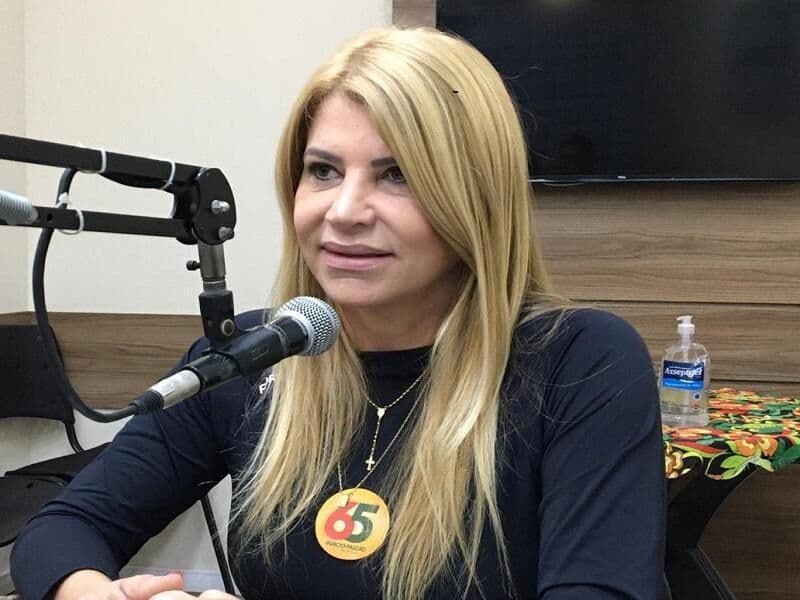 "Amigos do rei" são acusados de furar fila da vacina contra covid-19 em Campina Grande, denuncia ex-secretária de Saúde Tatiana Medeiros