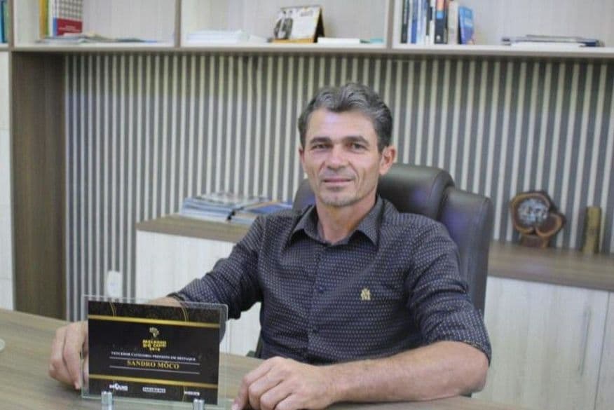 Justiça recebe nova denúncia e mantém afastamento do prefeito de Camalaú denunciado por pedir 'dinheiro do refrigerante' ao contratar banda de forró