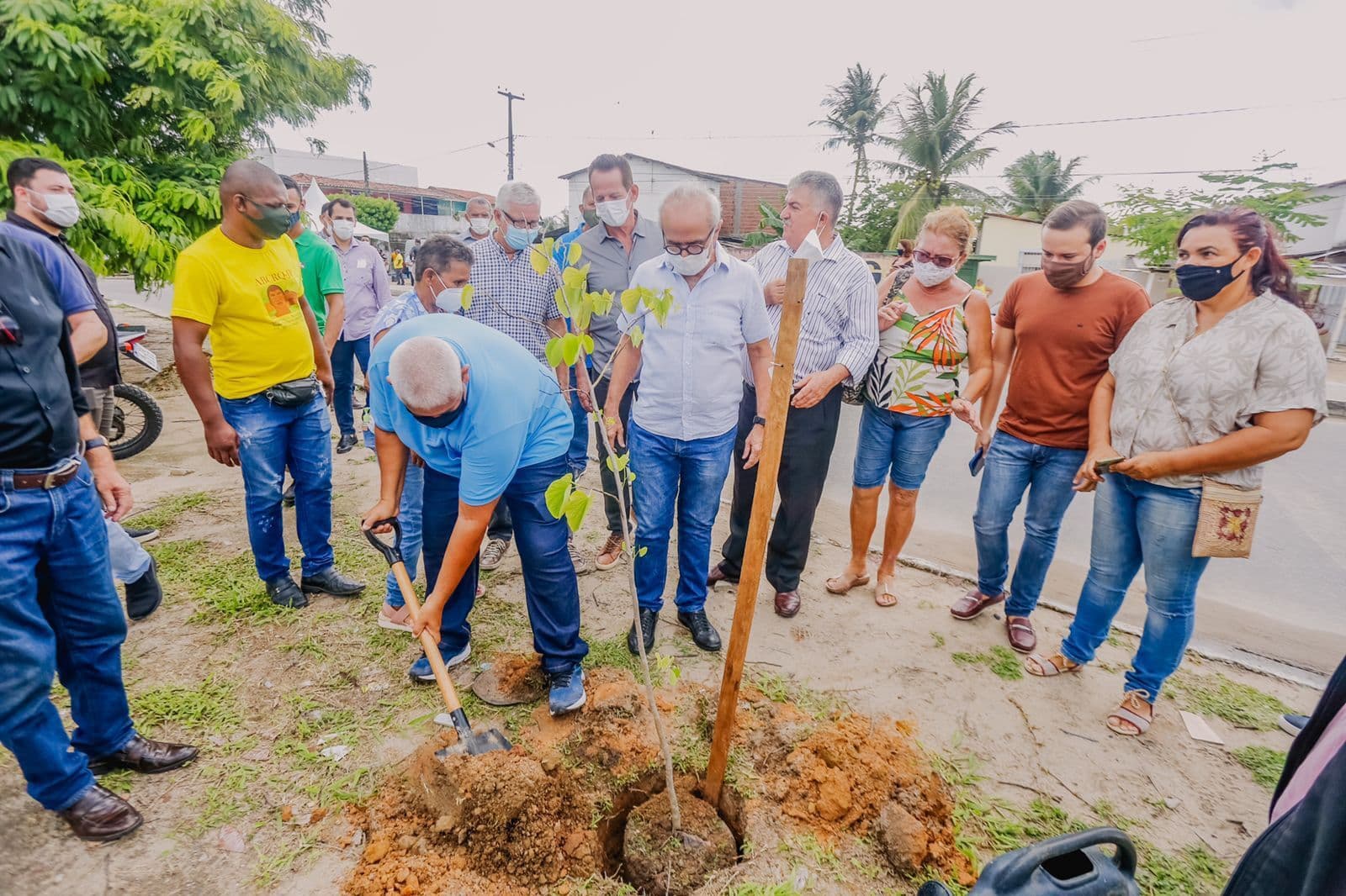 Cícero Lucena entrega pavimentação de vias no bairro do Valentina, em João Pessoa