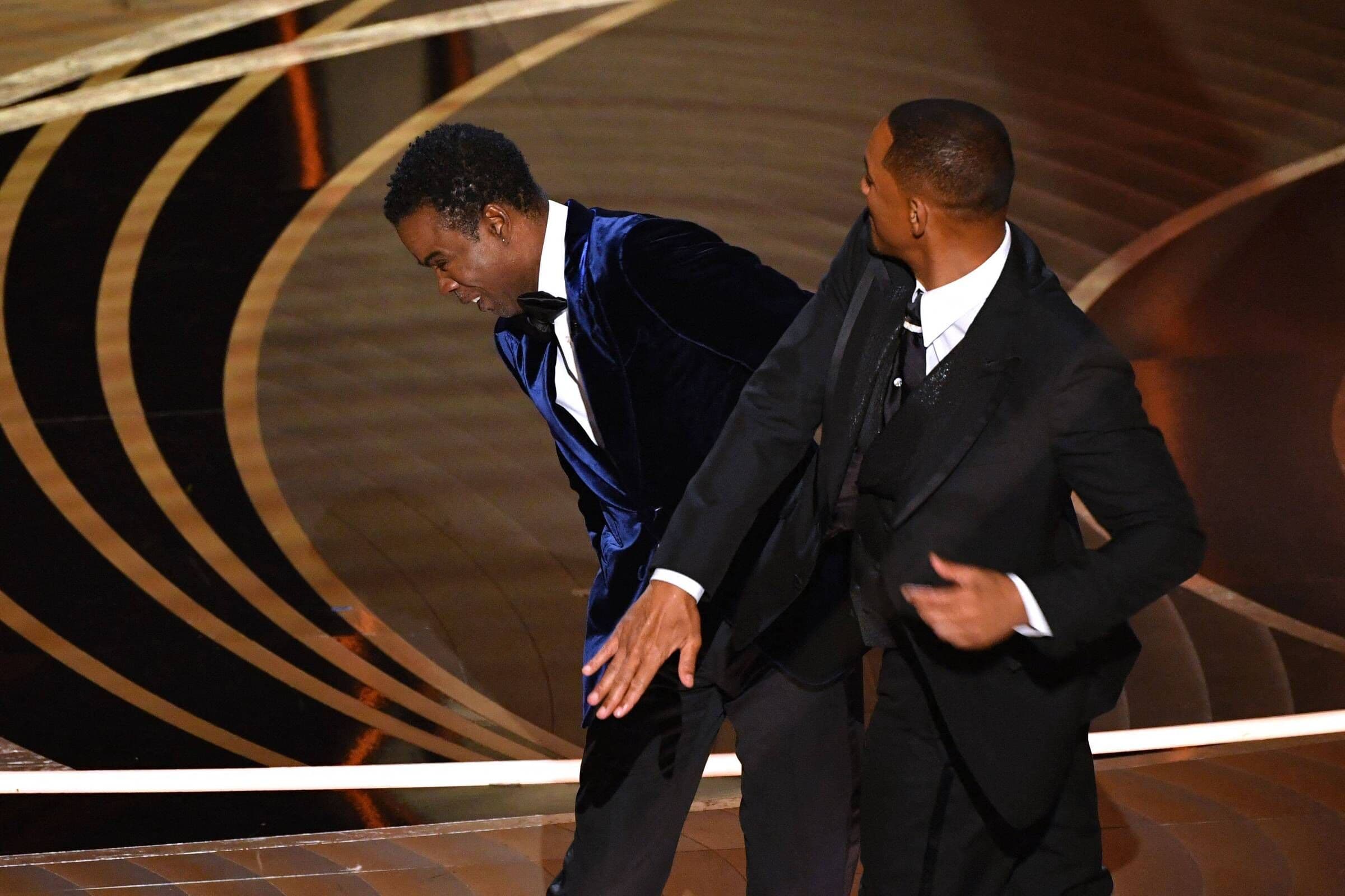 Oscar se posiciona contra a violência após tapa de Will Smith em Chris Rock
