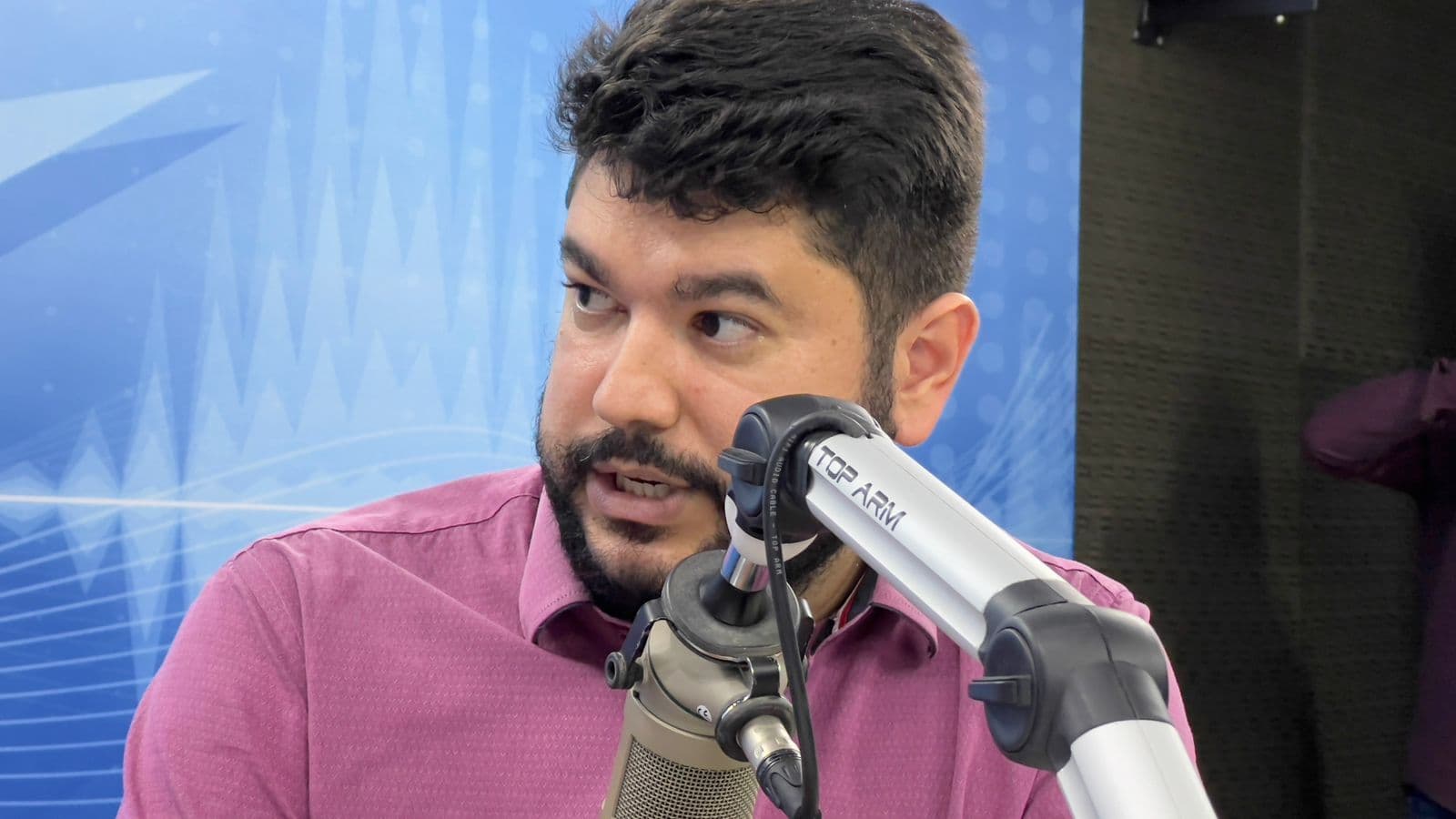 Sexólogo diz que maioria das pessoas tem fetiche e que tabu e preconceito levam a realização fora de casa
