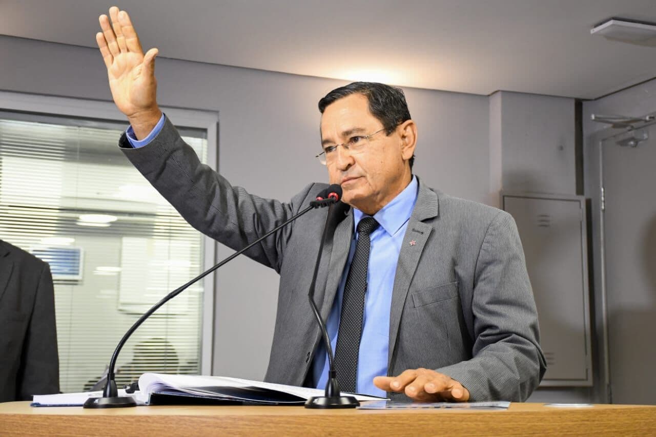 Membro de comissão interventora do PT pede expulsão de Anísio Maia do partido