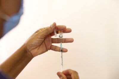 Campina Grande vacina trabalhadores da educação a partir de 30 anos nesta segunda-feira