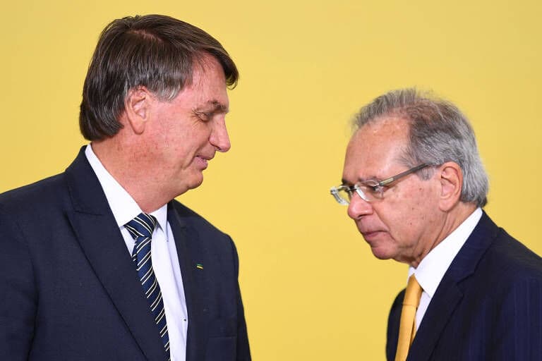 Guedes diz 'estar sem luz' sobre troca de comando na Petrobras