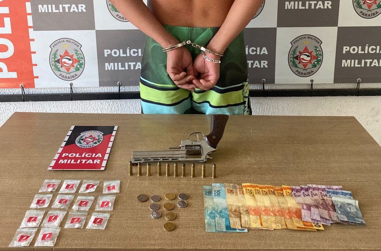 Polícia Militar prende suspeito com arma e drogas no Treze de Maio, em João Pessoa