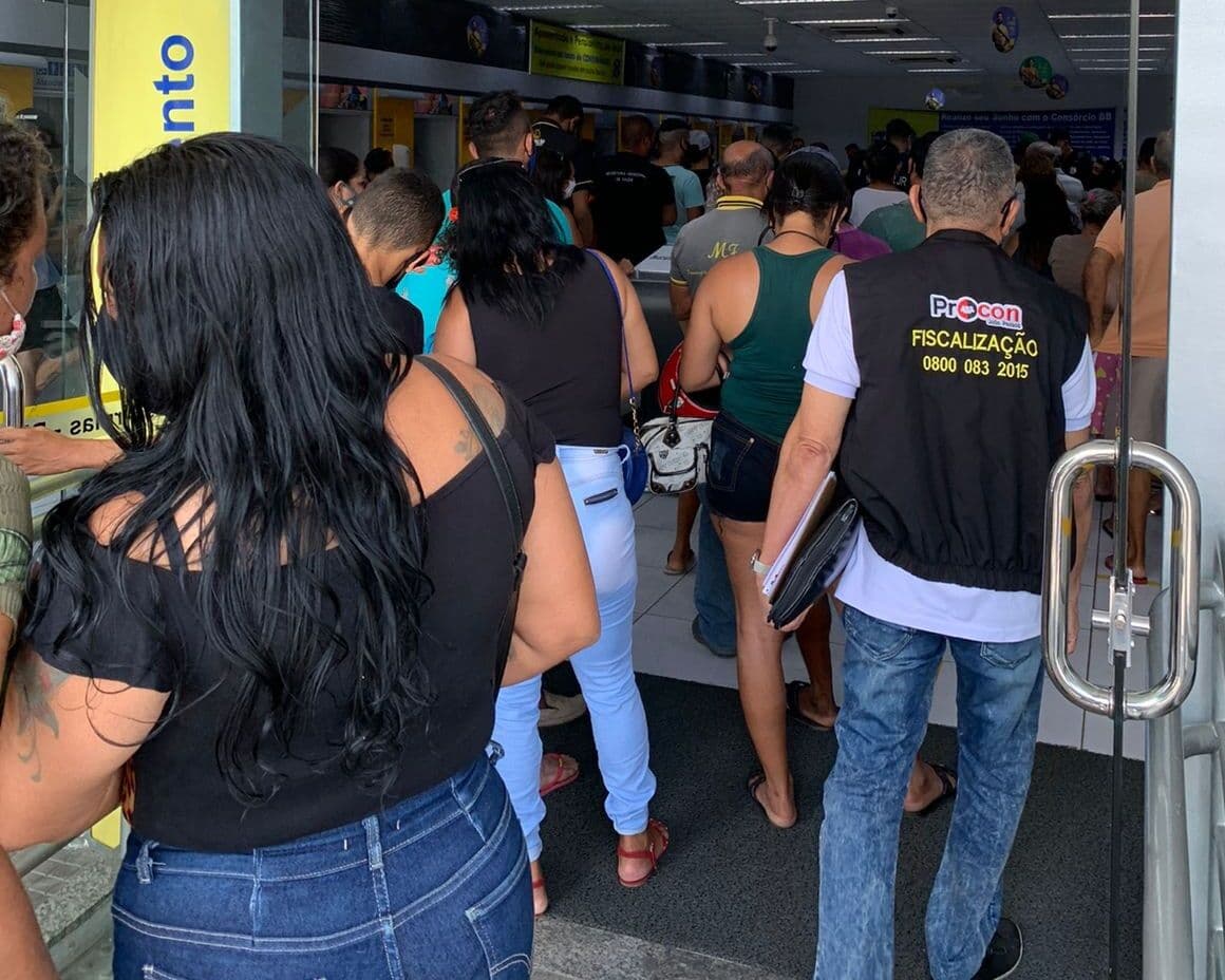 Procon-JP autua agência na Capital por demora de quase uma hora para atendimento prioritário