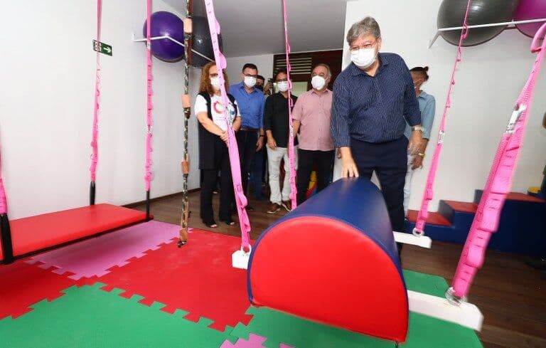 João Azevêdo inaugura Centro de Atendimento ao Autista de Campina Grande e vistoria conclusão de obras do Escritório de Representação