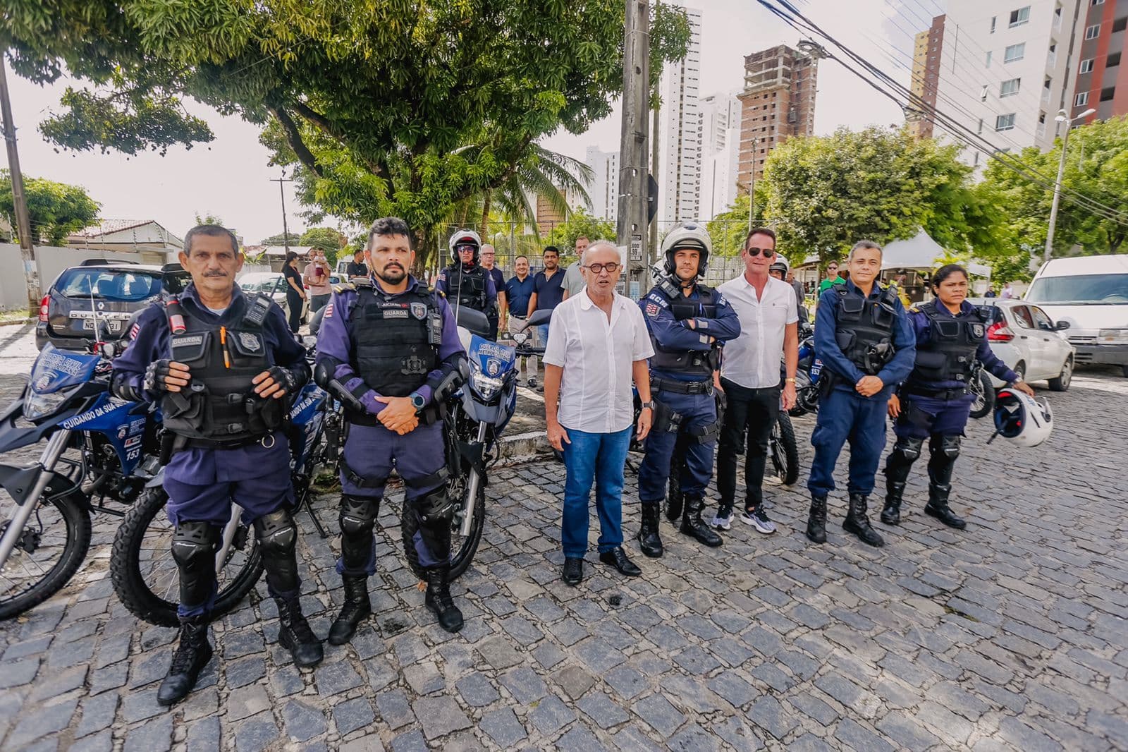 Prefeito de João Pessoa autoriza obras de pavimentação e calçamento no Brisamar