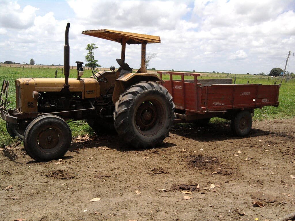 Bebê de um ano morre atropelada por trator dirigido pelo pai em Guarabira