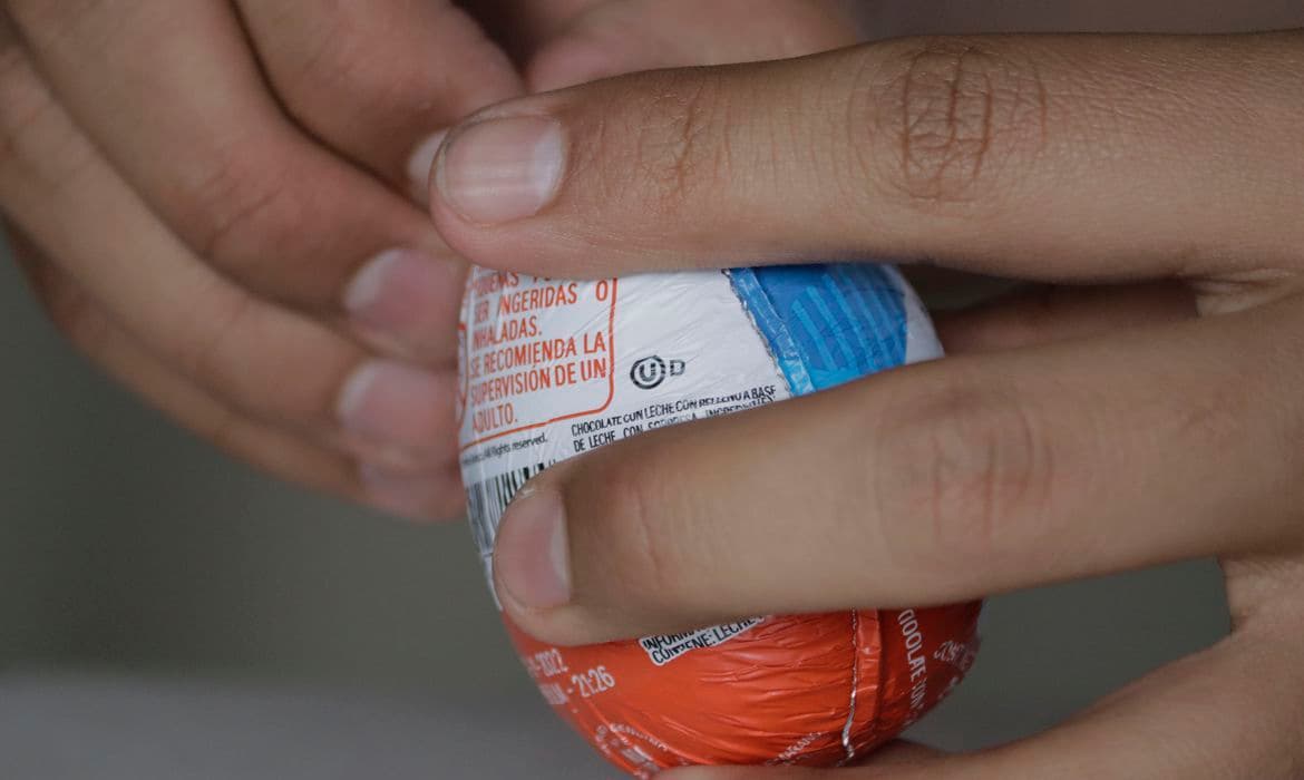 Ministério pede retirada do Kinder Ovo após casos de contaminação