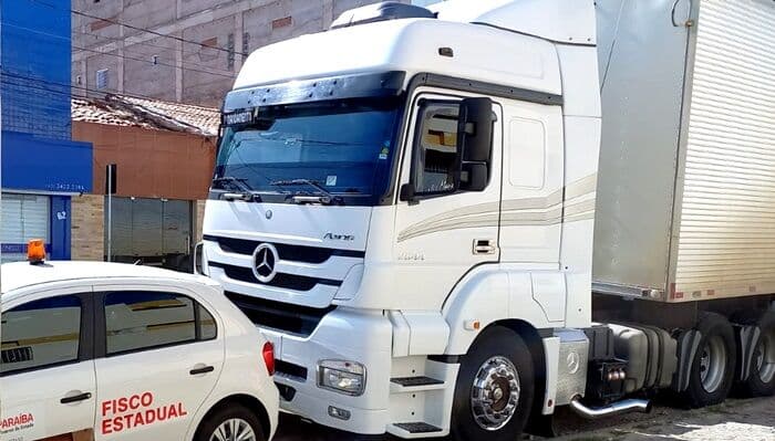 Fiscalização apreende brinquedos, tapetes e meias sem nota fiscal em Patos, na Paraíba