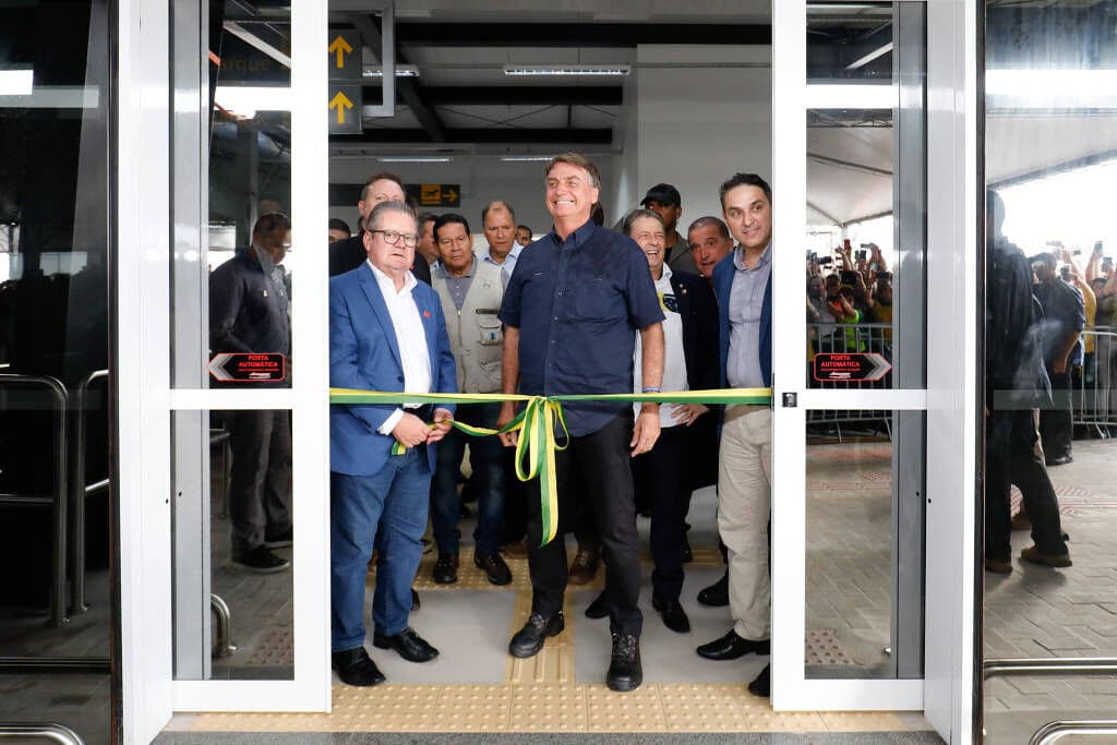 Aeroporto reinaugurado por Bolsonaro só permitiu pouso de jato de sertanejo Gusttavo Lima