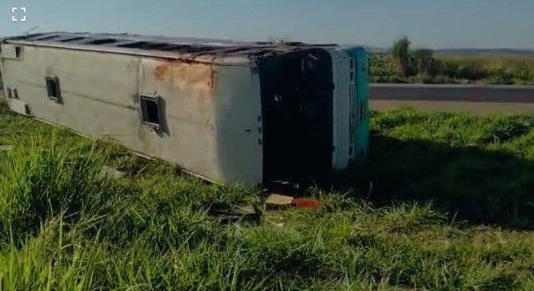 Grupo que receberia benefício de Bolsonaro sofre acidente de ônibus em Goiás