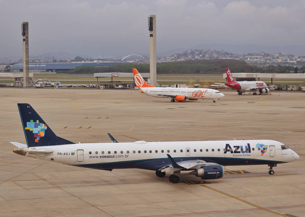 Avião da Azul tem para-brisa rachado, e voo é desviado para o Galeão