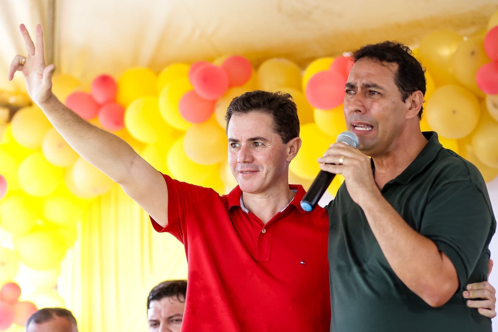 Prefeito e vice-prefeito de Lucena, sua bancada na Câmara e todo o seu grupo político anunciam apoio a Veneziano