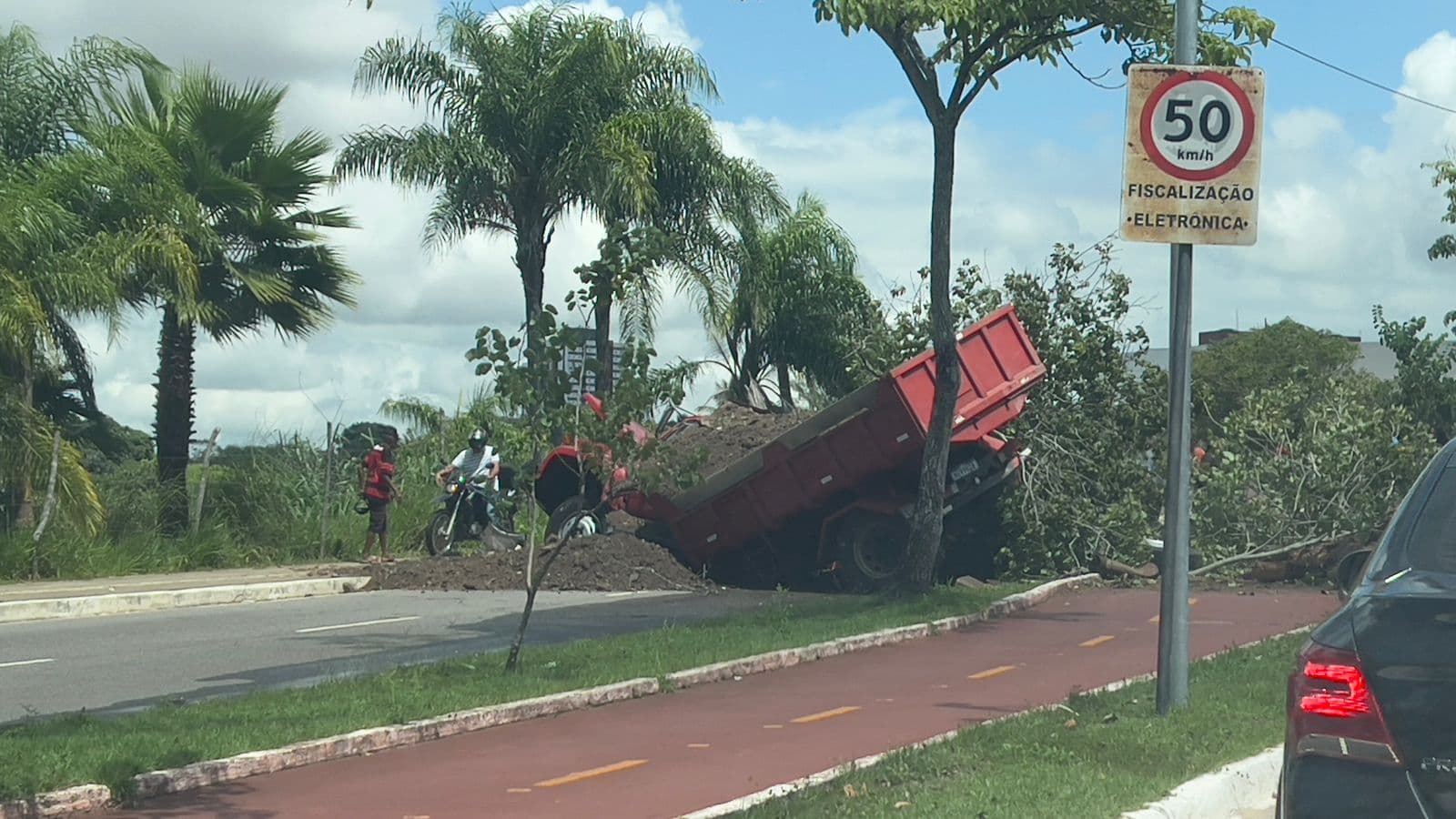 Veículo que levava banda de Gusttavo Lima colide com carro na BR-230, próximo a Soledade