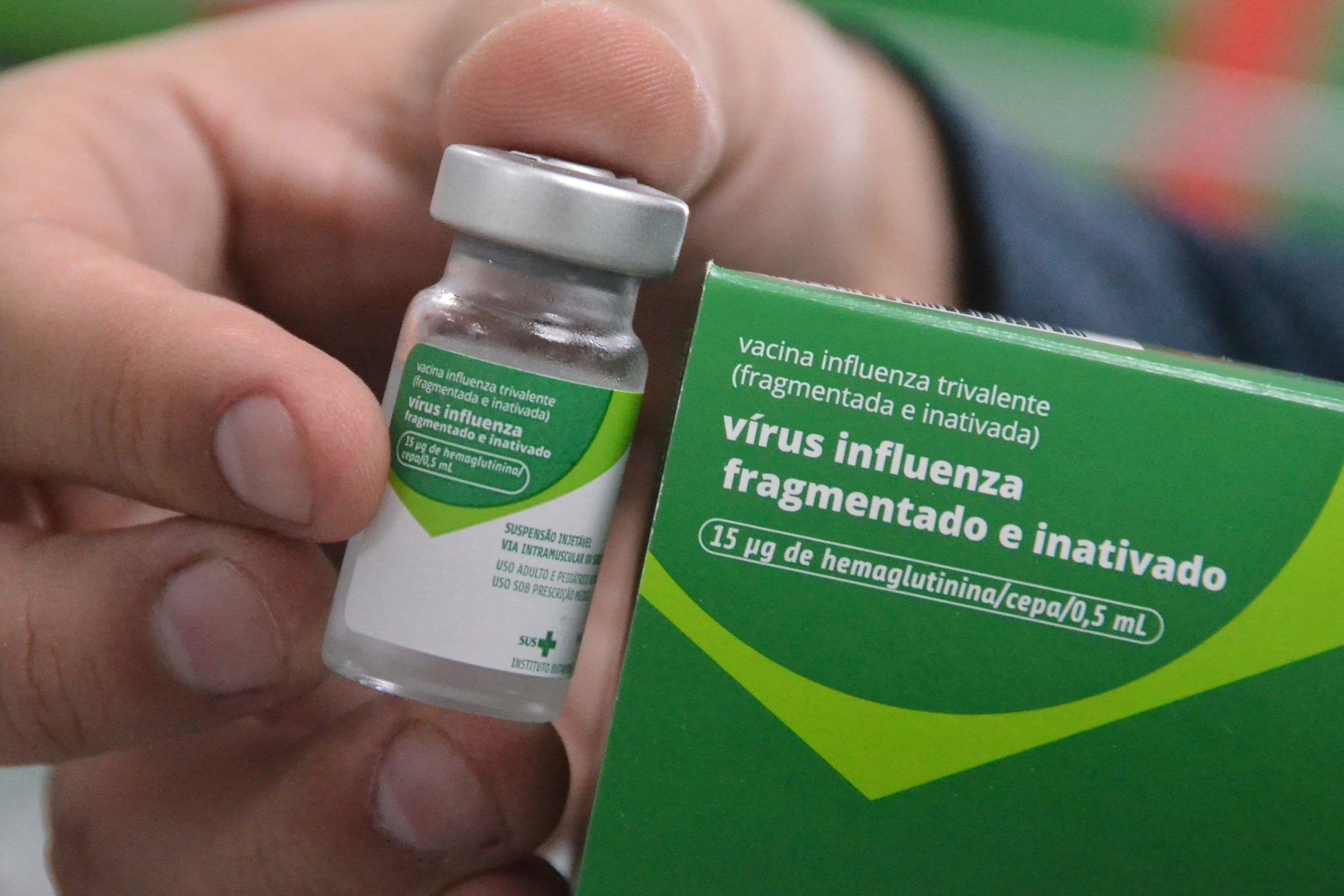 Prefeitura vacina grupos prioritários contra a gripe em ação no Busto de Tamandaré, nesta quarta-feira