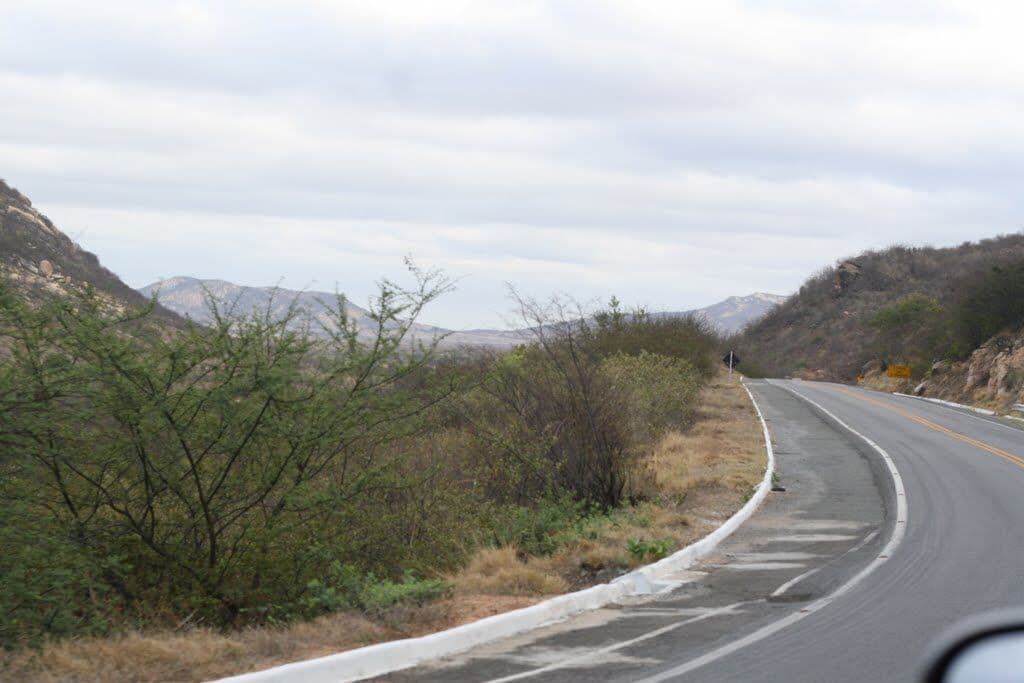 Curva na rodovia da Serra de Santa Luzia passa por obras de ampliação
