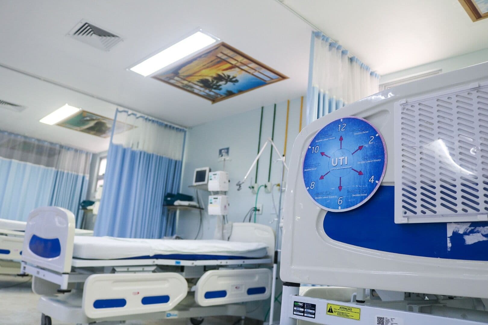 Compra em massa dos EUA à China cancela contratos de importação de equipamentos médicos no Brasil, diz Mandetta