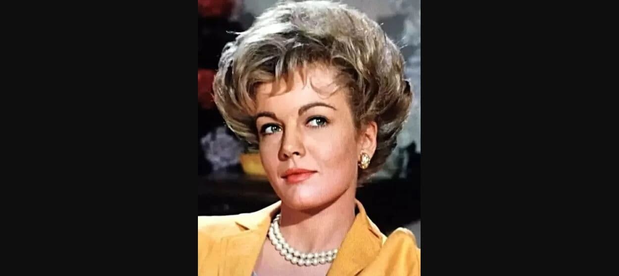 Joanna Barnes, atriz de dois filmes de 'Operação Cupido', morre aos 87 anos