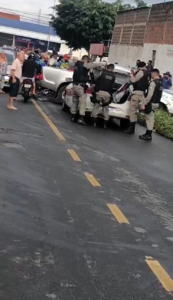 Assaltante morre após ser baleado durante operação de resgate a família feita refém em Campina Grande; Polícia segue buscas aos foragidos