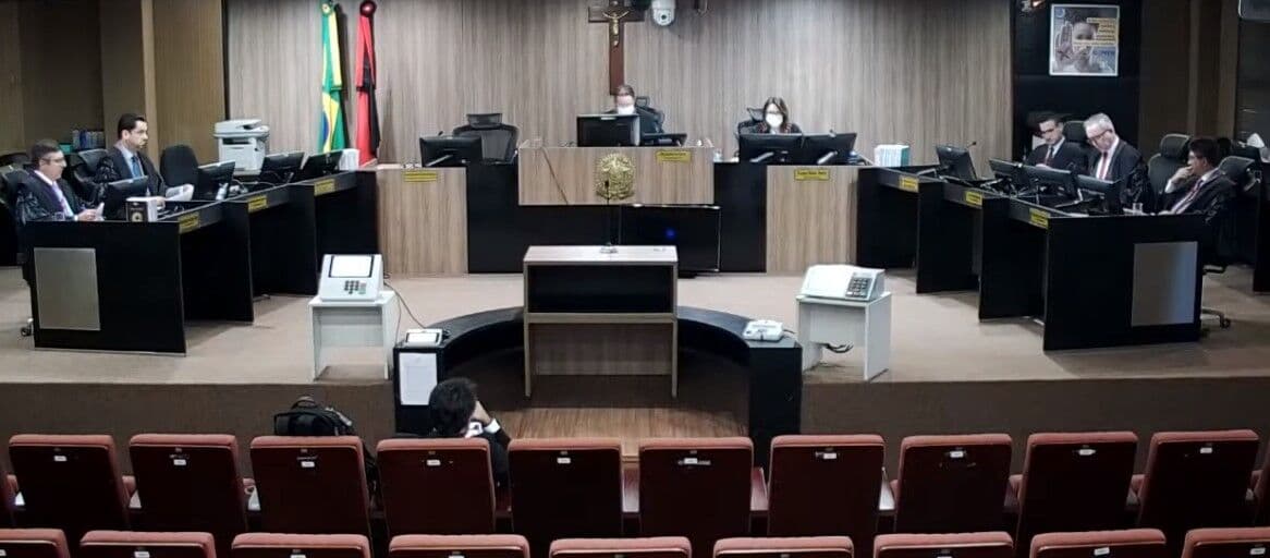 Prefeito e vice-prefeita de Santana de Mangueira têm diplomas cassados pelo TRE-PB