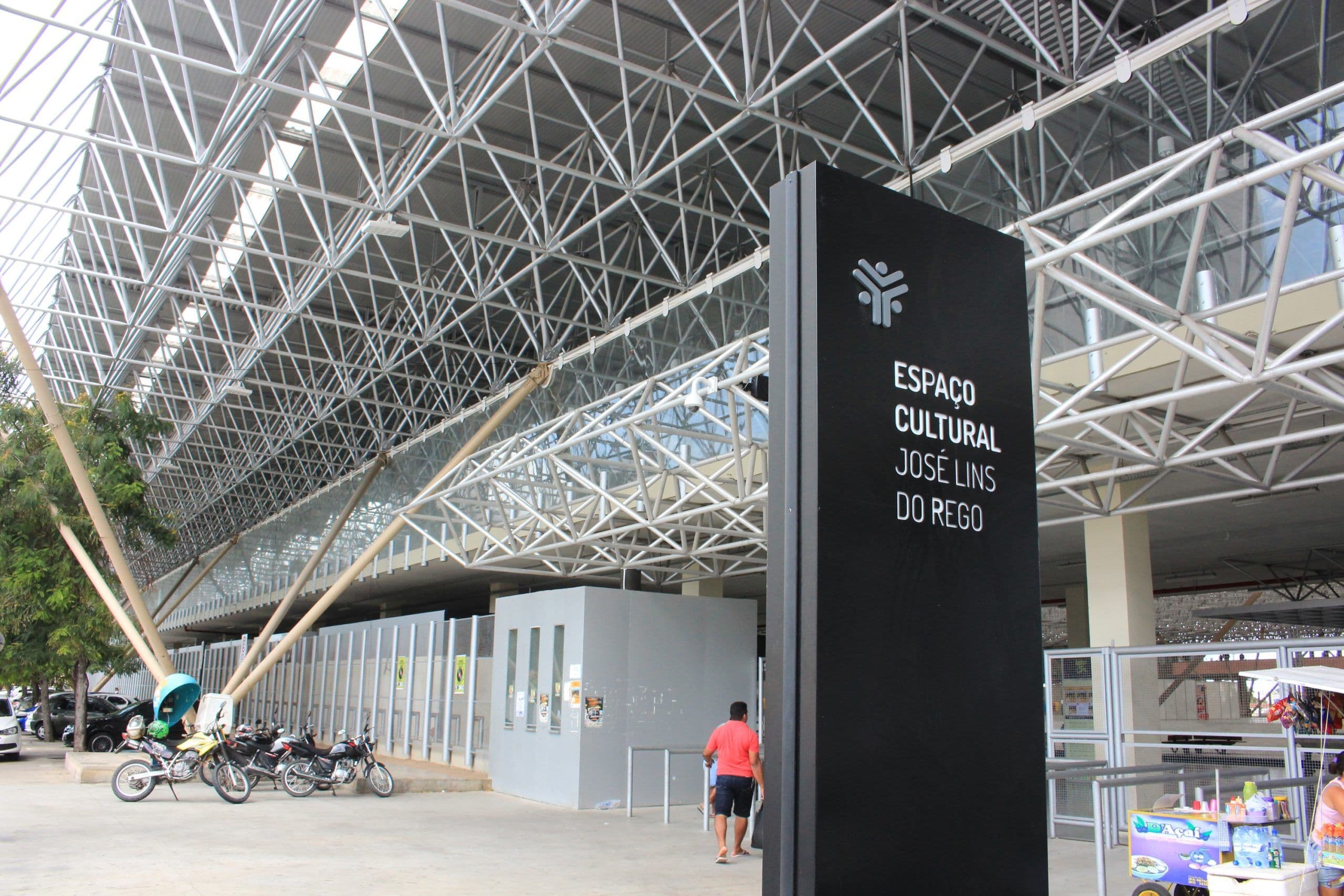 Governo do Estado realiza festival de arte e cultura na escola neste sábado