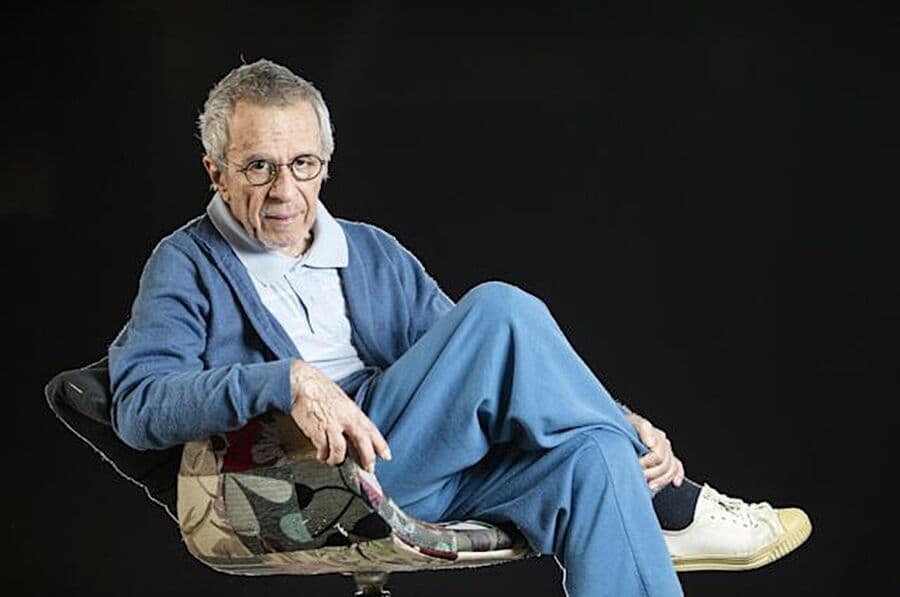 Era Bolsonaro é repugnante, diz diretor teatral que dribla Parkinson ao montar peças