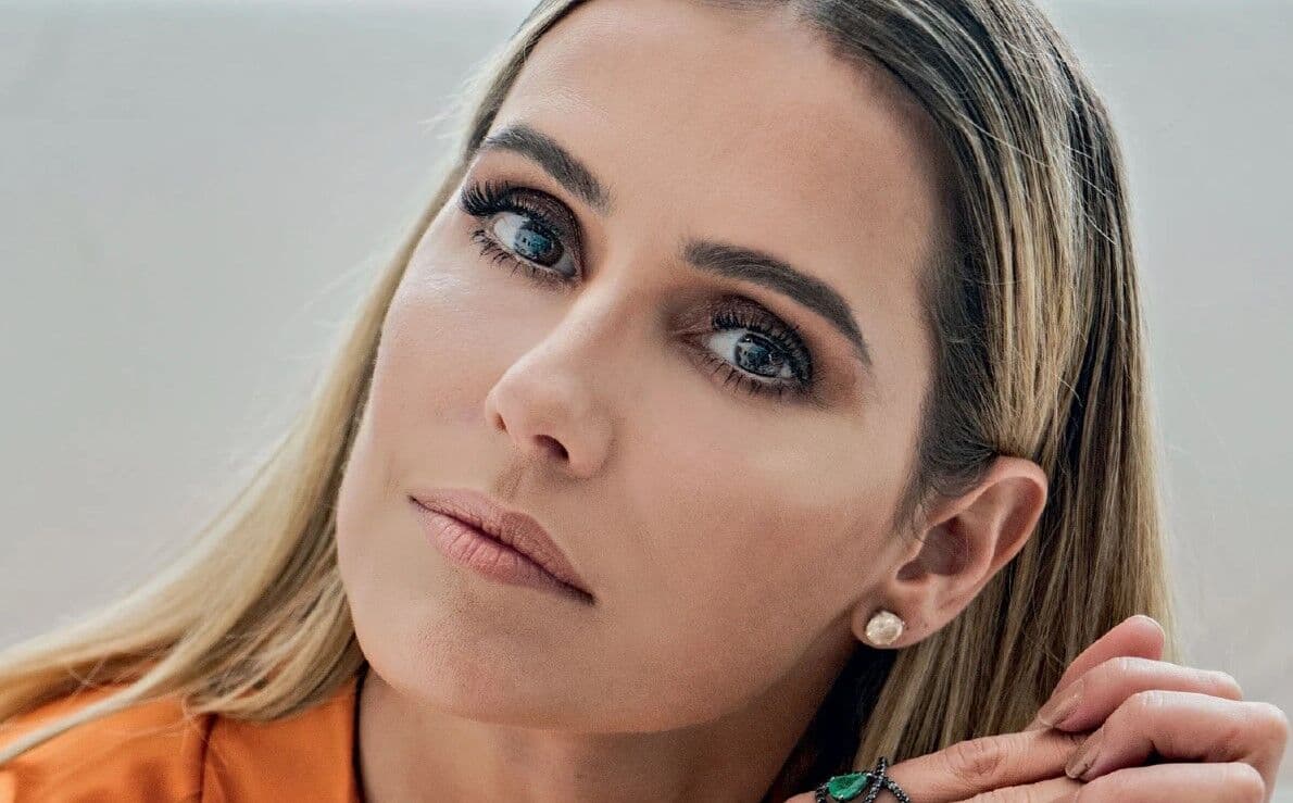 Deborah Secco assume ter inimigas até hoje por causa de uma fase 'piranha'