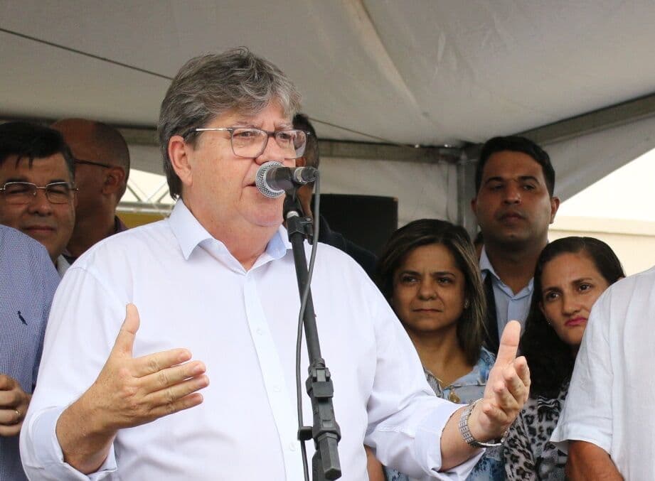 Governador diz que não caiu de paraquedas no cargo e foi eleito por vontade da população