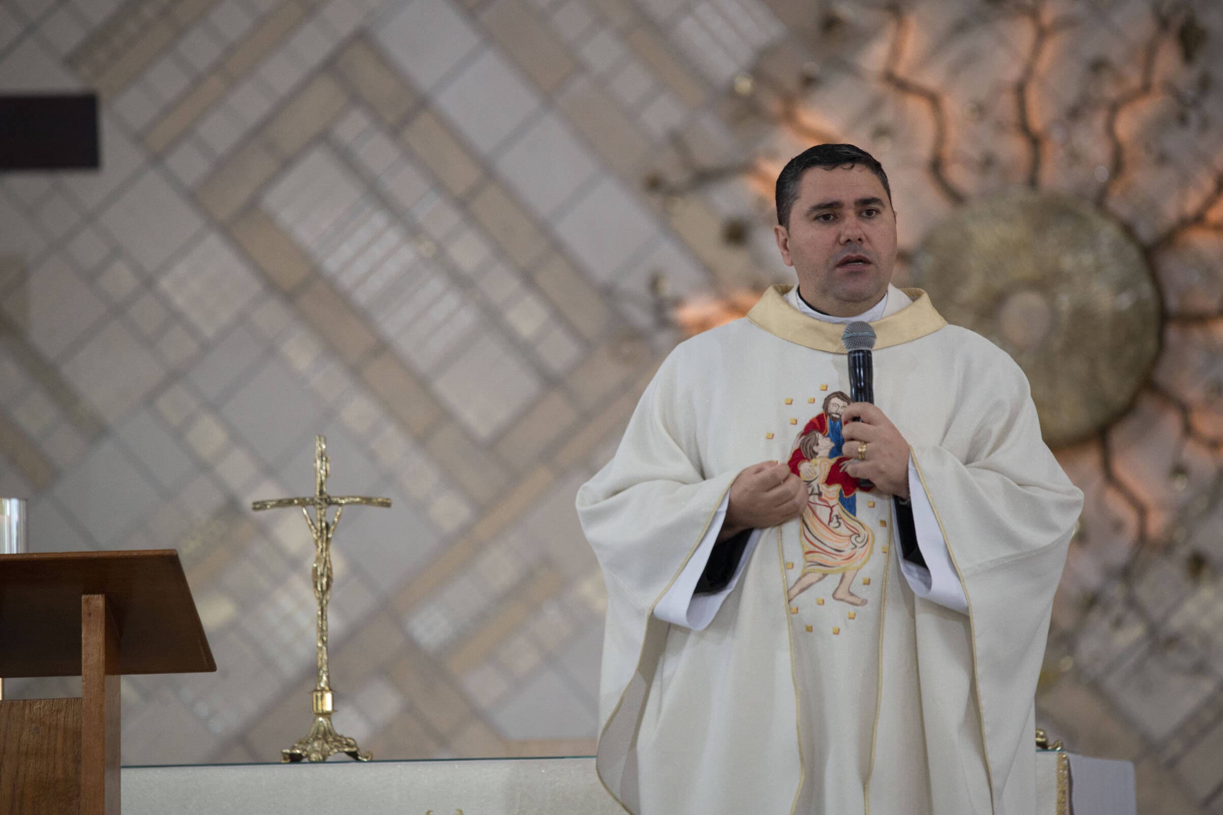 Morre padre Leandro, da Canção Nova, conhecido por divulgar santos