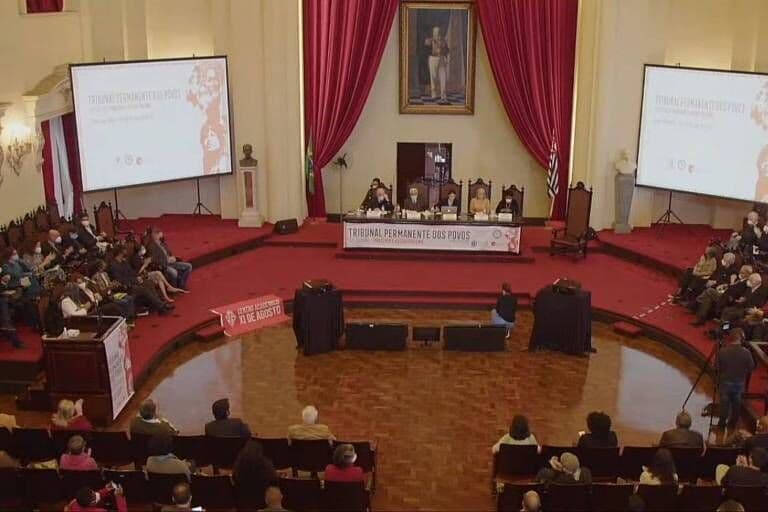 Tribunal dos Povos encerra julgamento de crimes de Bolsonaro e sentença sai em julho