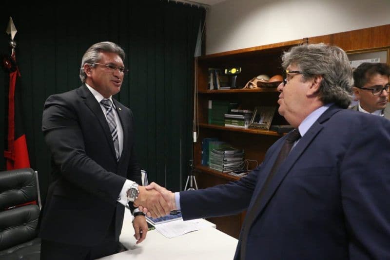 Julian Lemos elogia João Azevêdo após governador cumprir acordos e realizar ações com deputado: "ele tem palavra"