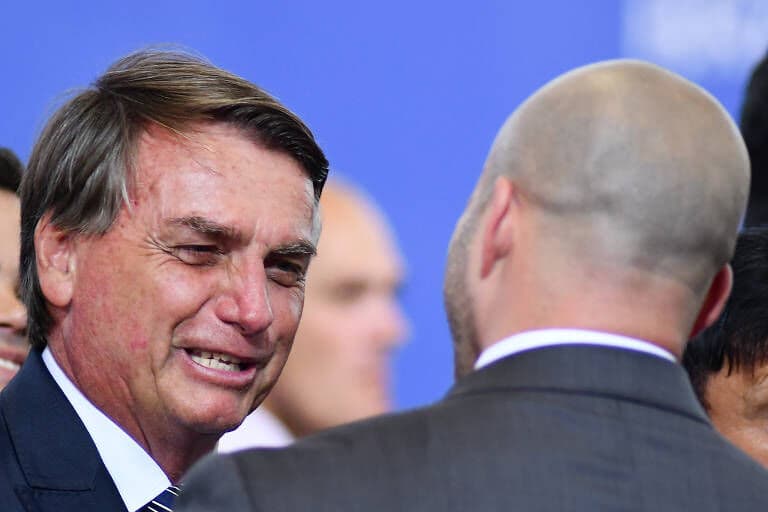 Bolsonaro agora diz que mal conhece Daniel Silveira, pivô de atrito dele com o STF