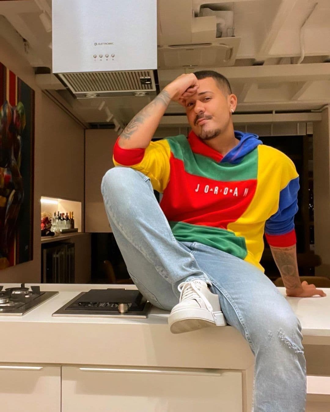 Bandidos invadem casa de Carlinhos Maia e roubam R$ 5 milhões em joias, relógios e dinheiro