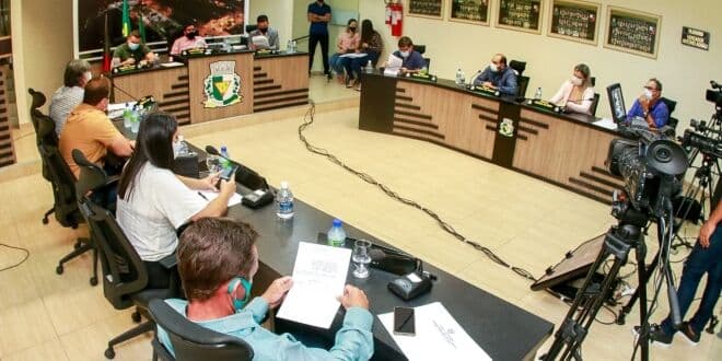'Se avexe não': maioria dos vereadores de Pocinhos defende recesso de quatro meses e rejeita projeto que reduziria 'férias' para 75 dias