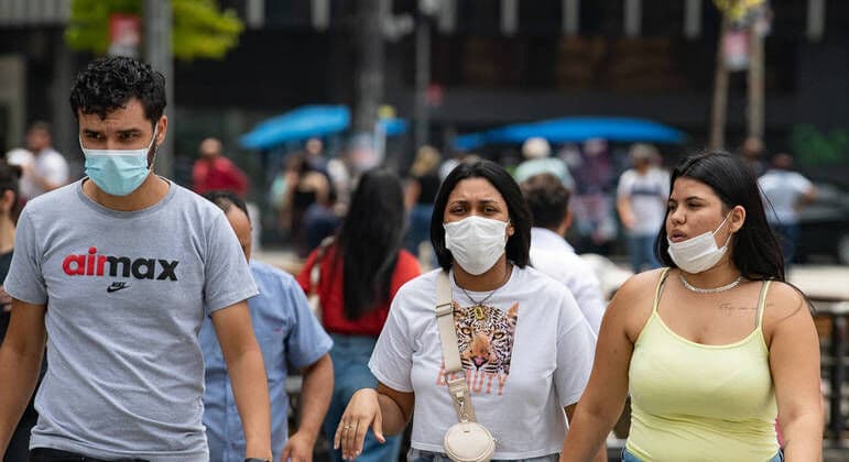 Comitê de saúde do governo de São Paulo volta a recomendar uso de máscara em locais fechados