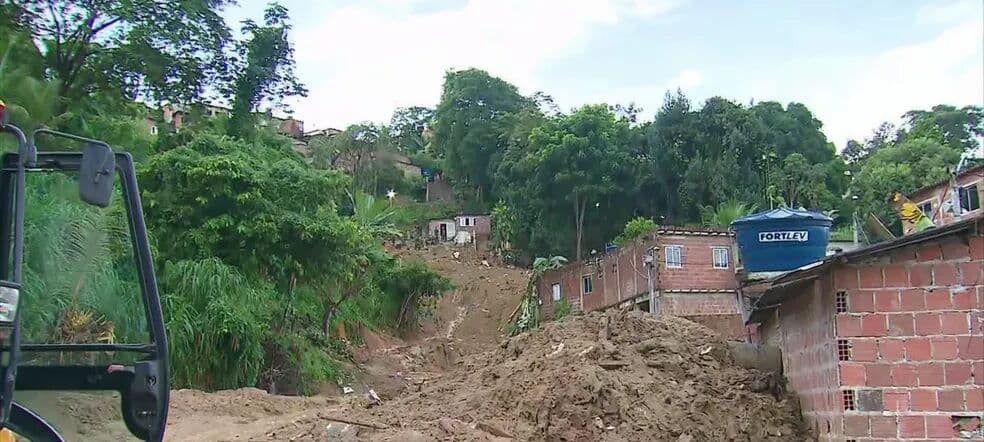 Sobe para 127 número de mortes devido às chuvas em Pernambuco