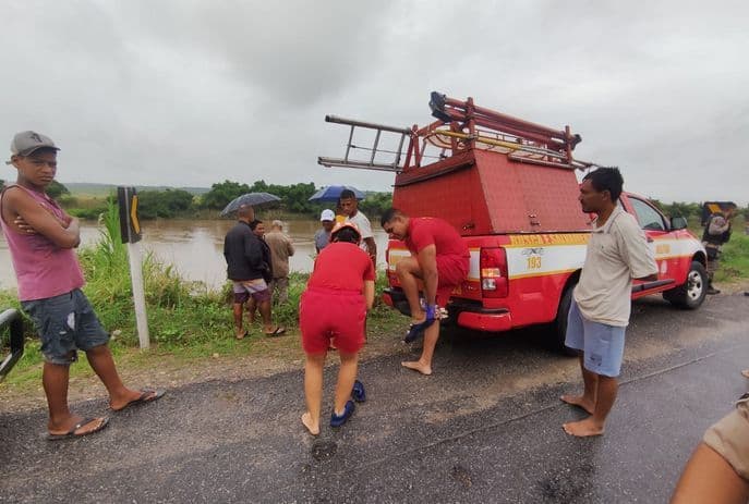 Homem é encontrado morto boiando no Rio Paraíba