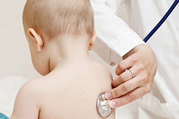 Falta de medicamentos em farmácias de João Pessoa persiste e contribui para retorno de criança em hospitais; médico alerta que "desabastecimento é em todo o país"