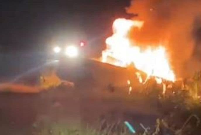 Colisão envolvendo carro e moto deixa dois estudantes gravemente feridos em Marcação, na Paraíba