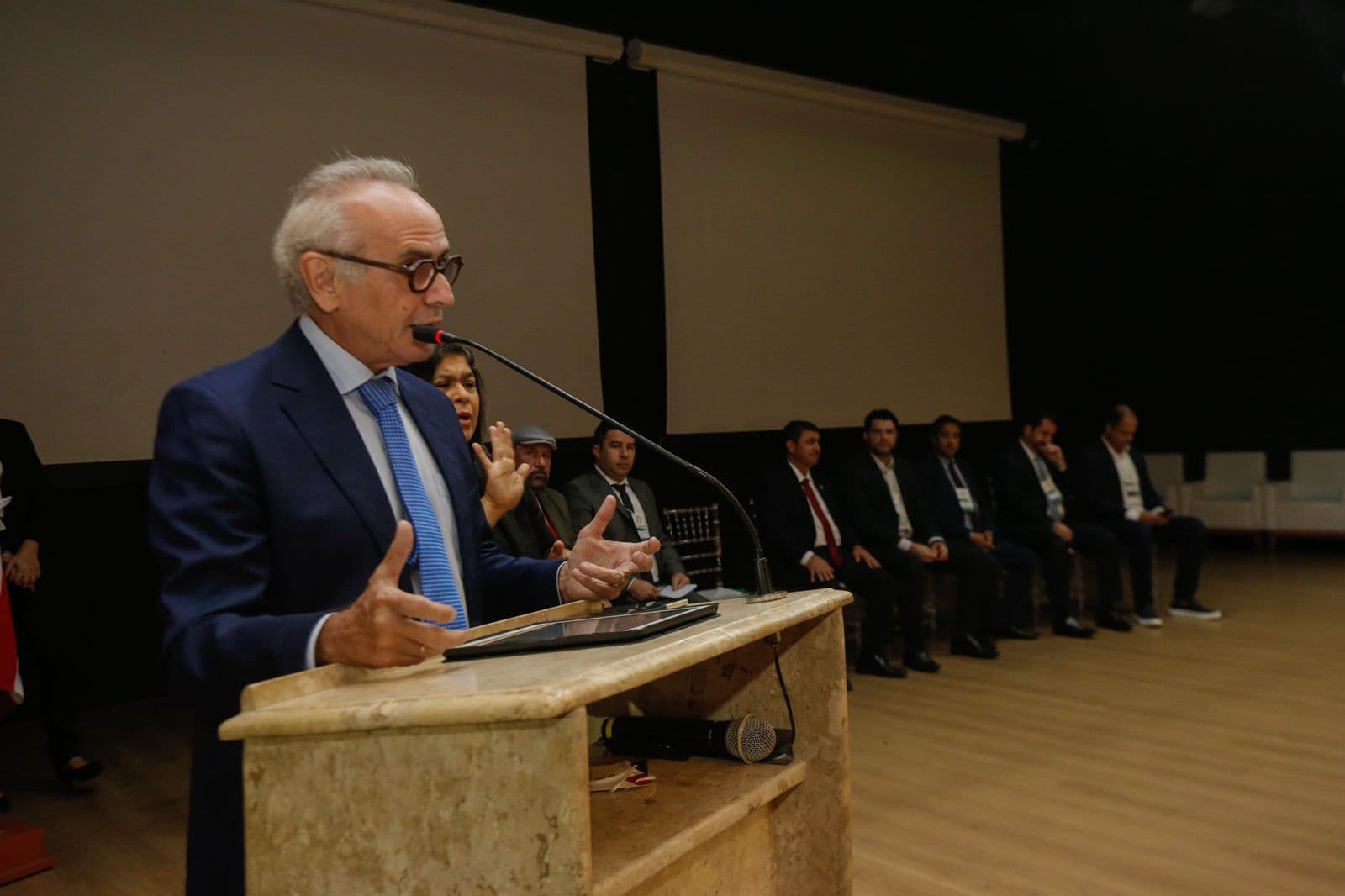 Cícero Lucena participa de encontro de vereadores e diz que emendas impositivas tornaram João Pessoa um exemplo