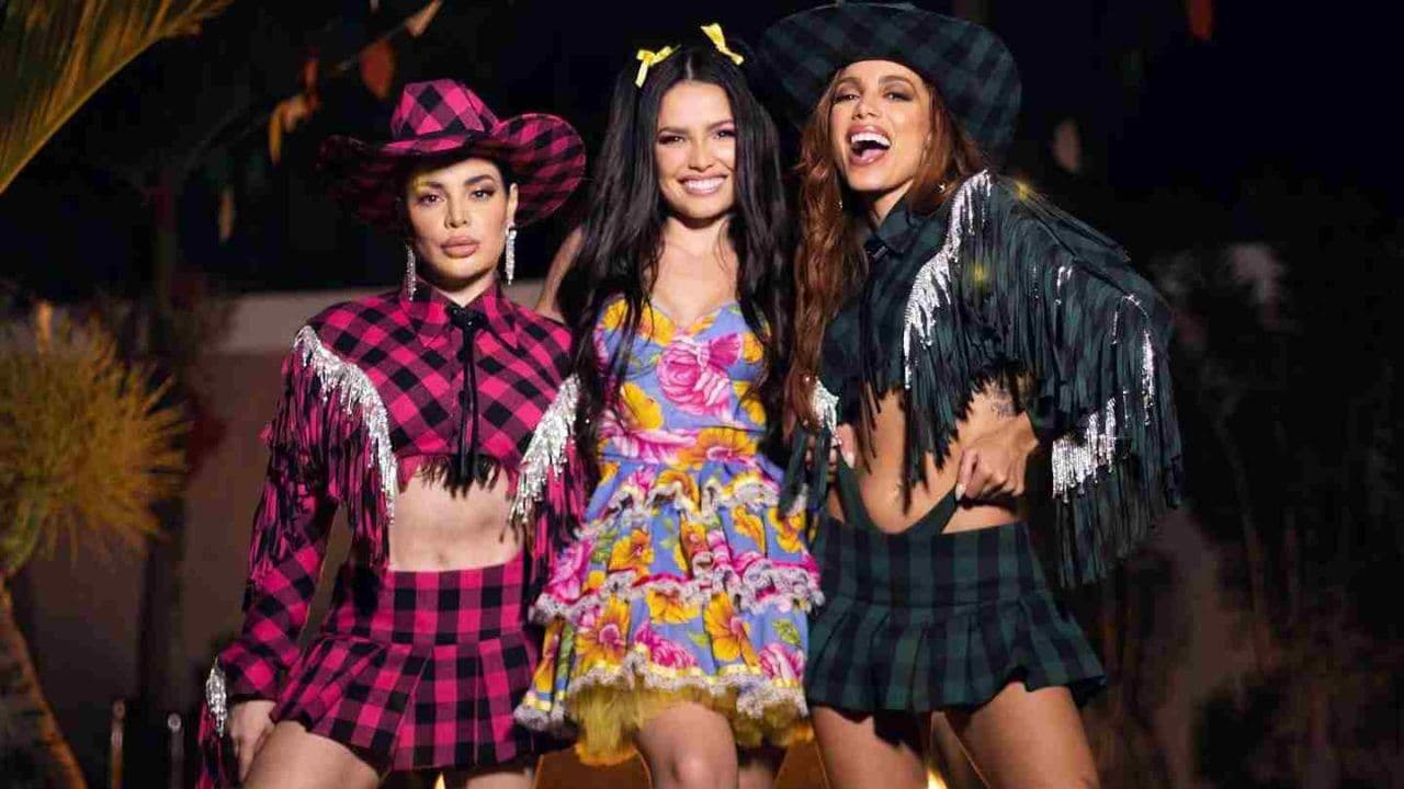 Anitta recebe Juliette, GKay e mais famosos em sua tradicional festa junina