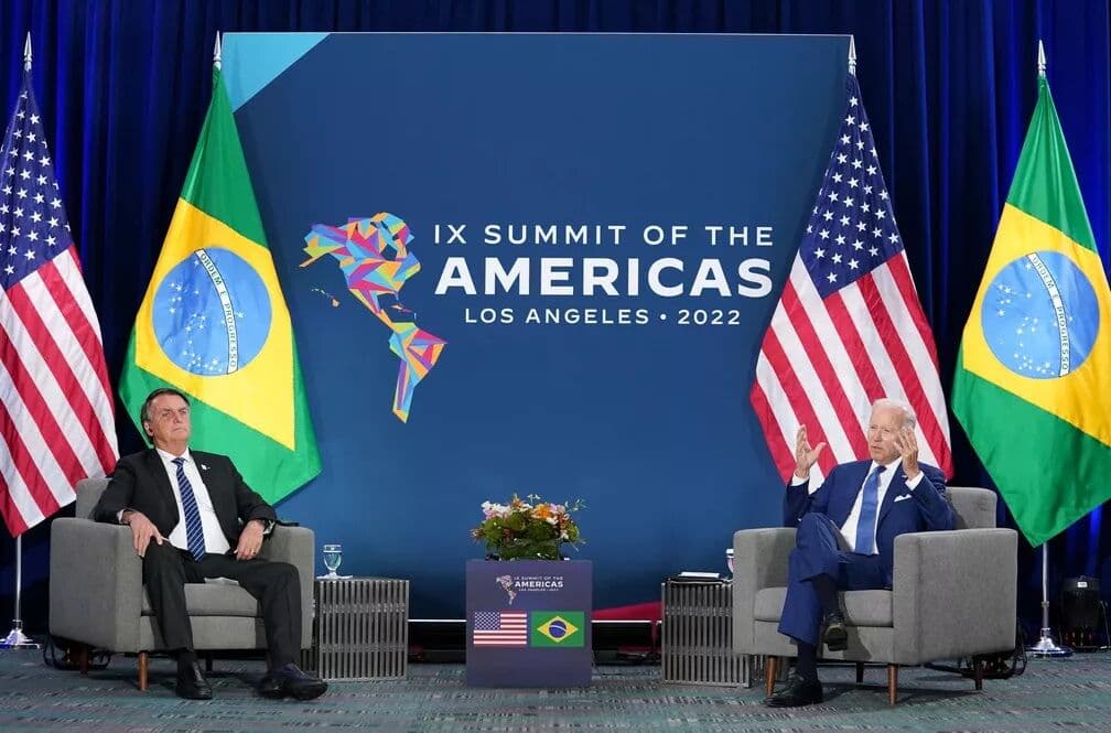 Bolsonaro diz a Biden antes de reunião que 'por vezes' vê ameaça à soberania sobre Amazônia