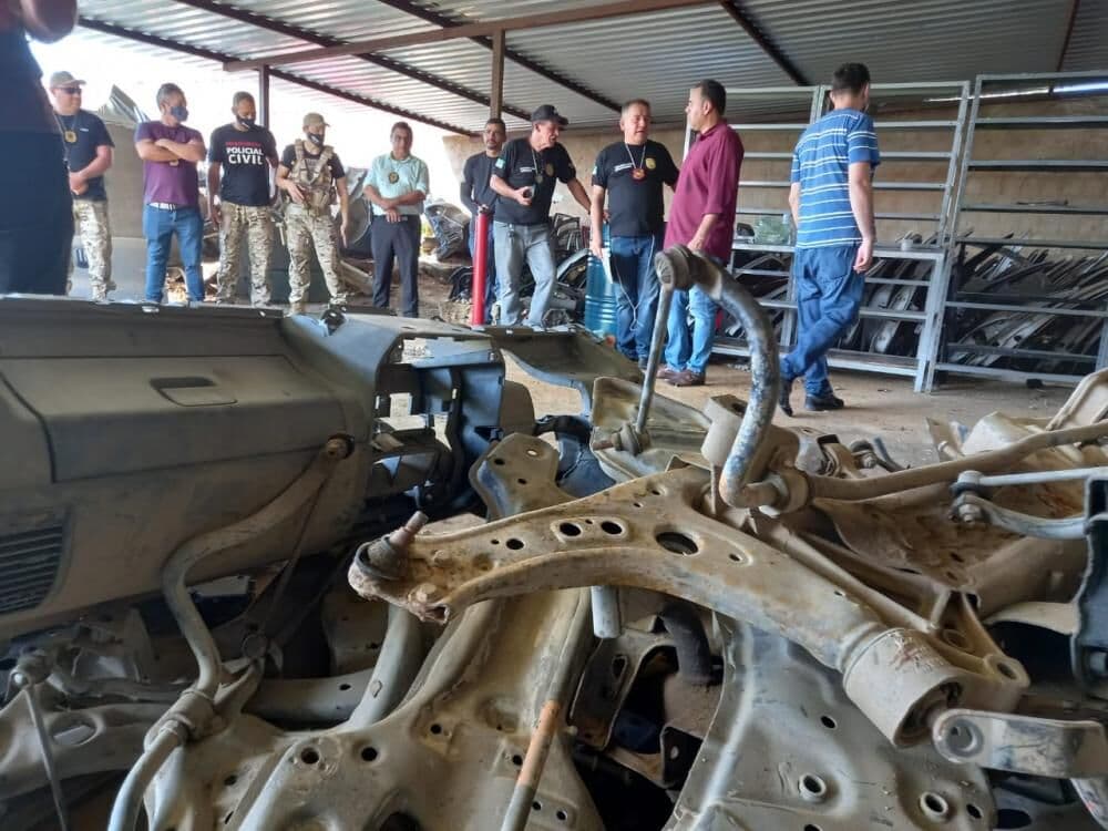 Polícia Civil desarticula desmanche com mais de 100 veículos e peças em Cajazeiras