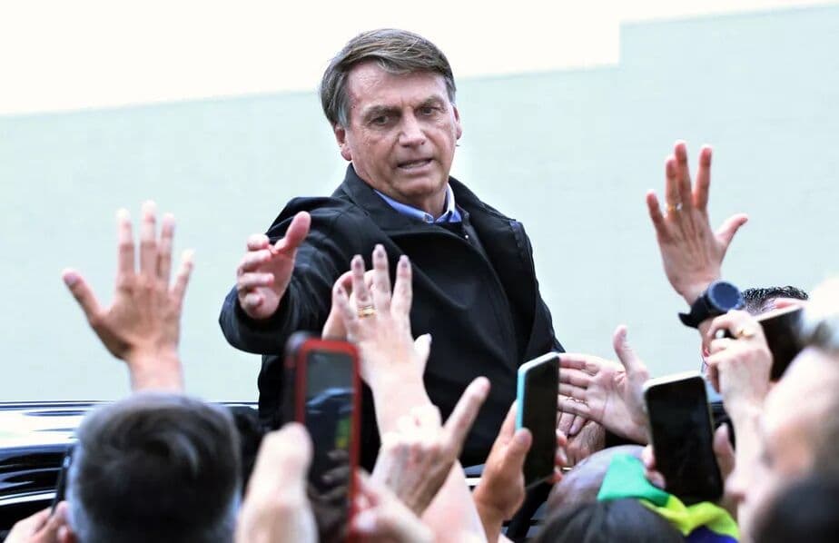 "Não dou bola pra isso", diz Jair Bolsonaro sobre Brasil estar atrás na vacinação contra Covid-19