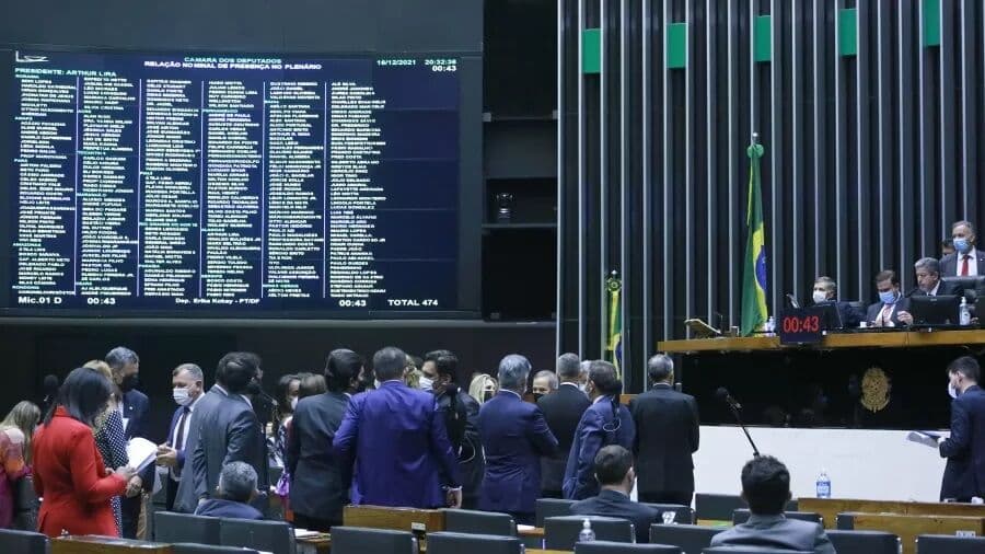 Câmara aprova texto-base de projeto que limita ICMS sobre combustíveis