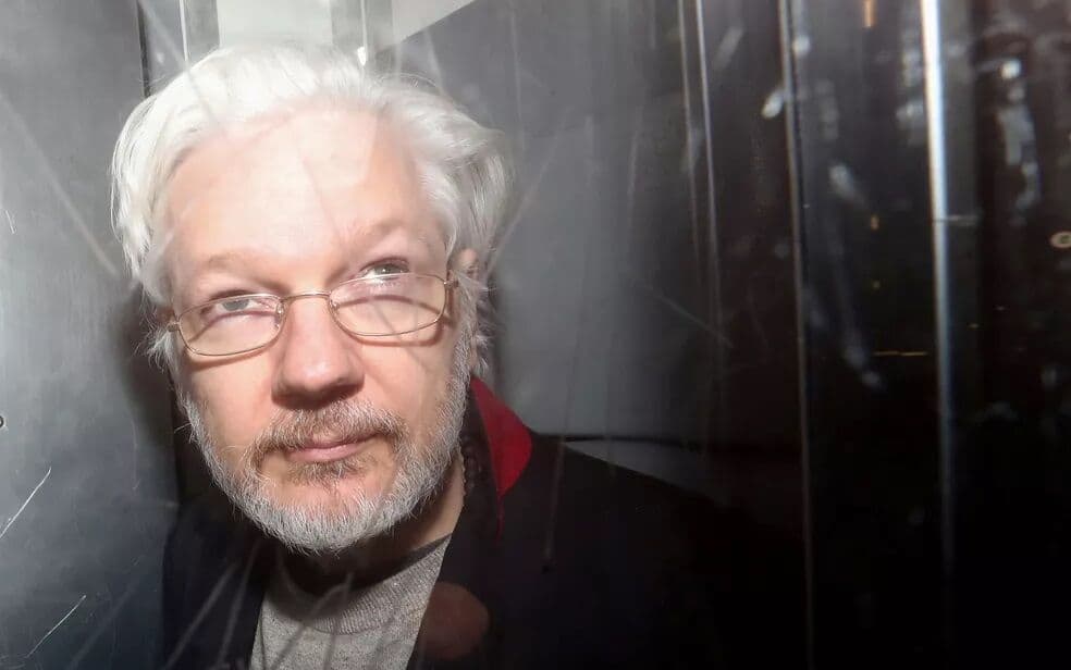Governo britânico confirma extradição de Julian Assange para os EUA