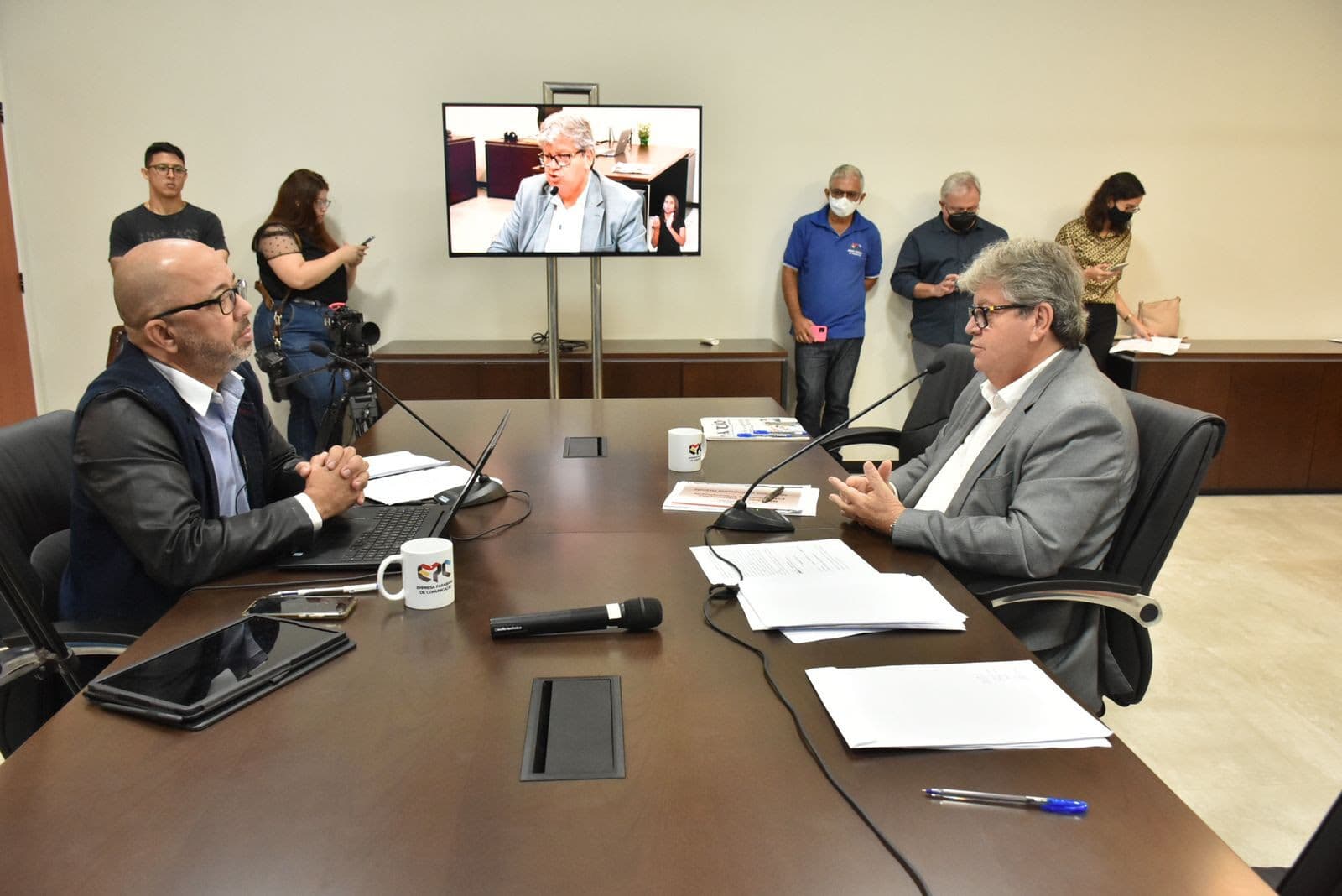 João Azevêdo visita adutora Transparaíba que beneficiará mais de 100 mil pessoas